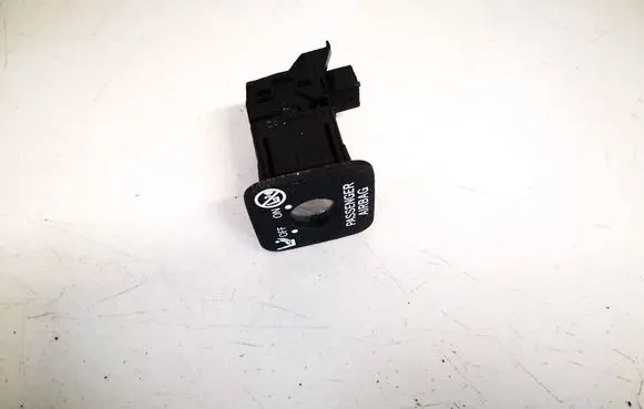 Passenger airbag on/off switch