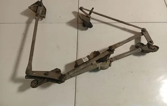 Chrysler Grand Voyager IV Front wiper linkage and motor 