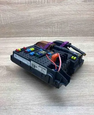 Volvo XC70 Fuse module 30728512 05W361 28017881