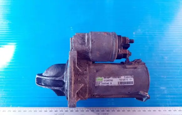 Ford Focus Starter motor 8V2111000BD 31285782