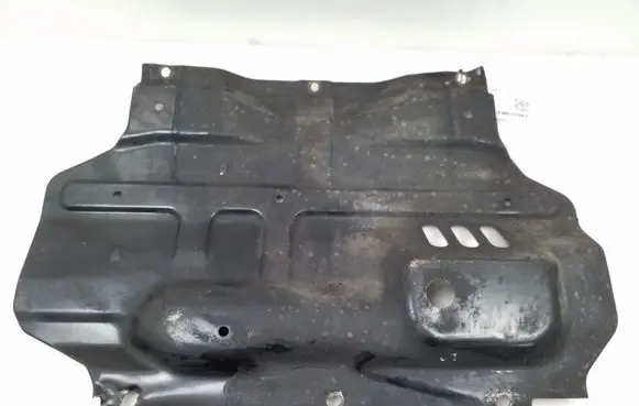 Mitsubishi L200 Engine splash shield/under tray 
