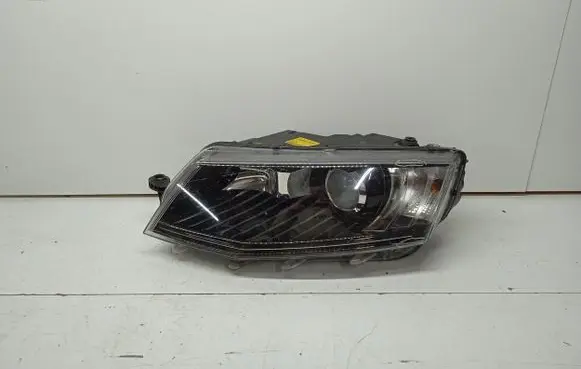 Skoda Octavia Mk3 (5E) Headlight/headlamp 5E1941015B 5E1941015S