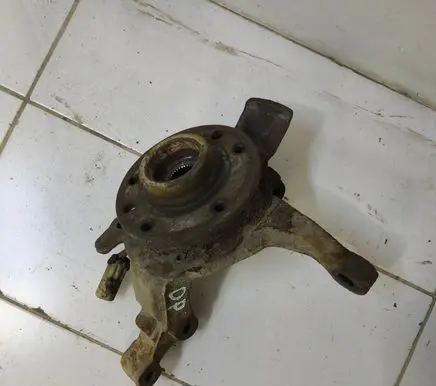 Opel Zafira A Front wheel hub spindle knuckle