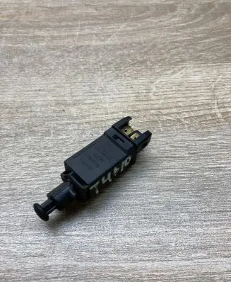 Volkswagen PASSAT B5 Brake pedal sensor switch 191945515