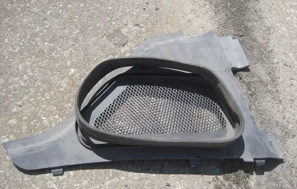 Mercedes-Benz ML W166 Wiper trim A1668300013