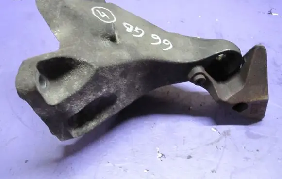 BMW 1 E81 E87 Engine mounting bracket N47D20A