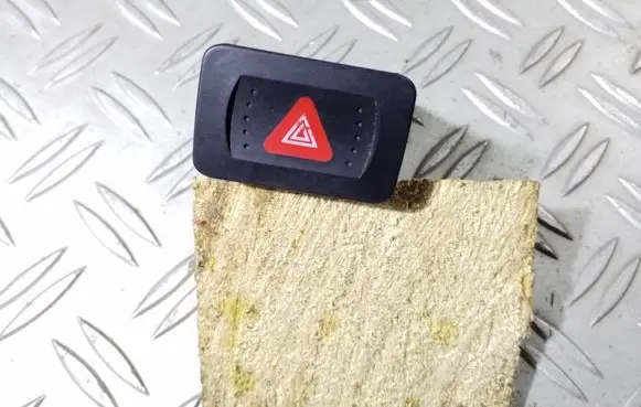 Volkswagen Golf IV Hazard light switch 1J0953235C