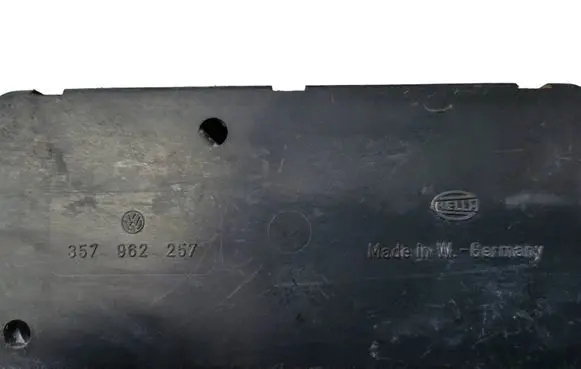 Volkswagen PASSAT B3 Central locking vacuum pump 357962257