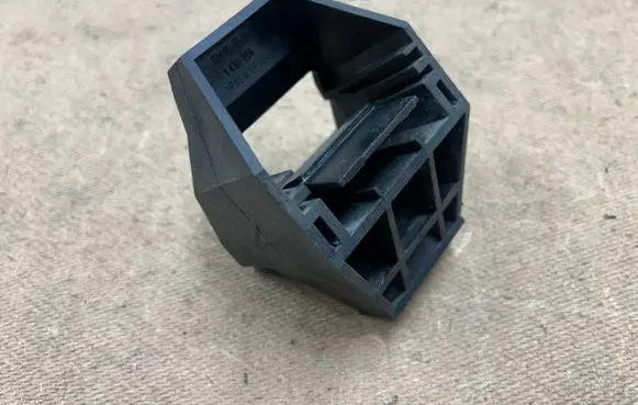 BMW 3 E46 Radiator mount bracket 17111436264 1436264