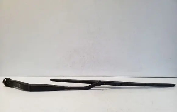 Nissan Qashqai J12 Front wiper blade arm K75D