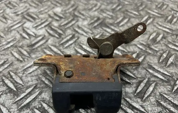 Opel Vectra B Tailgate/trunk/boot lock/catch/latch 90563999