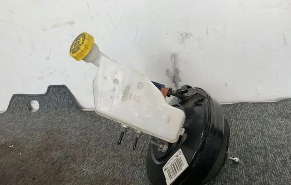 Opel Crossland X Brake booster