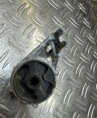 Peugeot Expert Muffler mount bracket/holder 