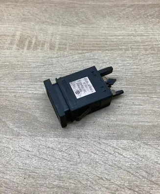 Volkswagen PASSAT B5 Windscreen/window heater switch 3B0959621C