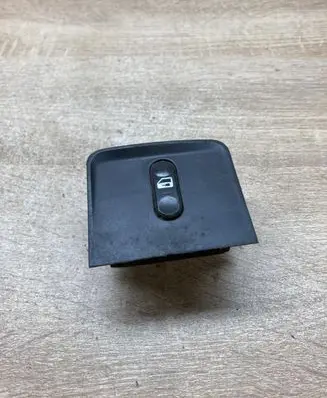 Nissan Primera Electric window control switch 68485BA10