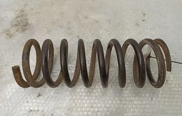 Mercedes-Benz 250 280 C CE W114 Rear coil spring