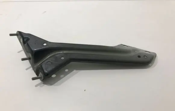 Audi Q5 SQ5 Fender mounting bracket 8R0821136