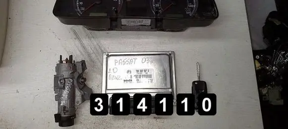 Volkswagen PASSAT B5.5 Engine control unit/module 0261208003