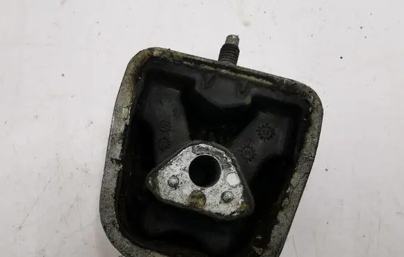 Mercedes-Benz A W168 Engine mount bracket