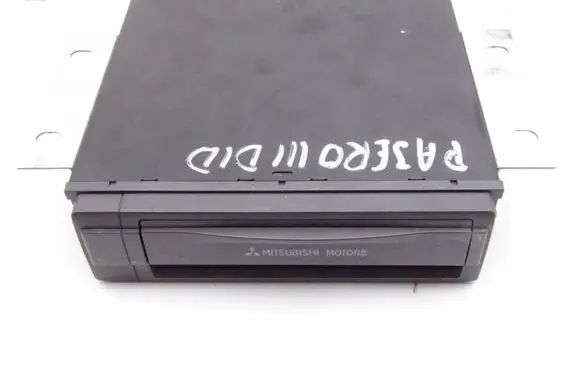 Mitsubishi Pajero Radio/CD/DVD/GPS head unit MZ312357