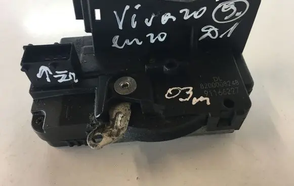 Opel Vivaro Front door lock 91166227