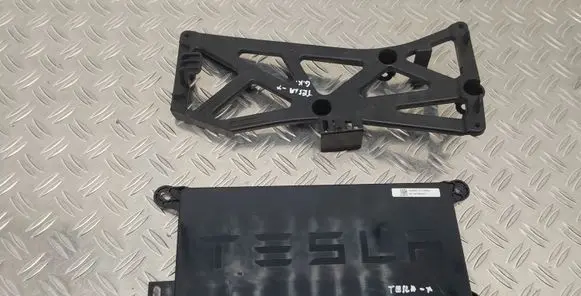 Tesla Model X Door control unit/module 104390010D 107742300B