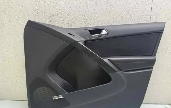 Volkswagen Tiguan Front door card panel trim 5N0867012B