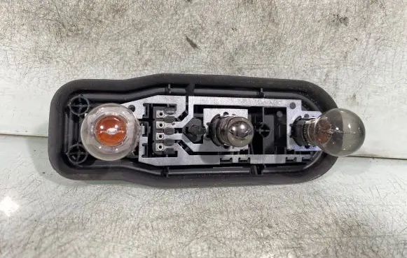 BMW 5 E39 Tail light bulb cover holder 8371324
