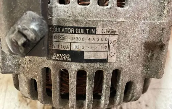KIA Sorento Generator/alternator 373004A300 021319212