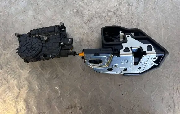 BMW X5M E70 Rear door soft close latching motor 7167588
