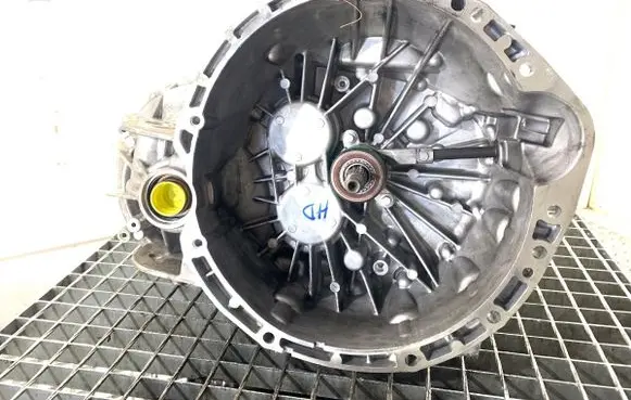 Renault Trafic III (X82) Manual 5 speed gearbox PF6084