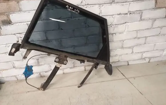 Rear door manual window regulator