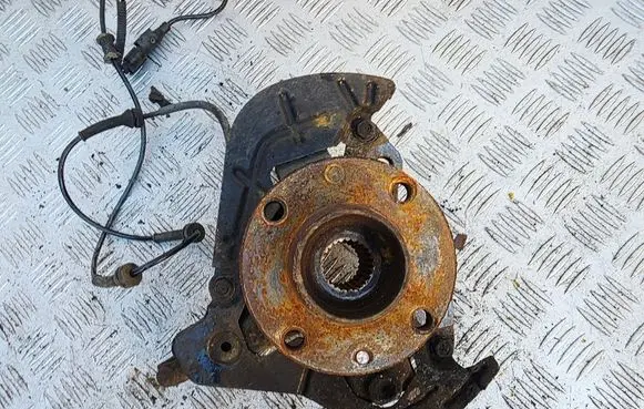 Front wheel hub
