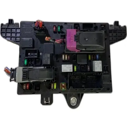 Opel Astra J Fuse box set 13302301QQ