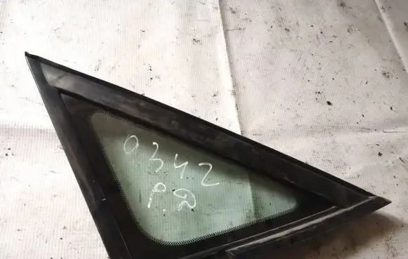 Lexus RX 300 Front triangle window/glass 