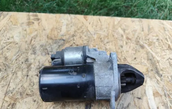 Opel Corsa D Starter motor 0001107495 20090915