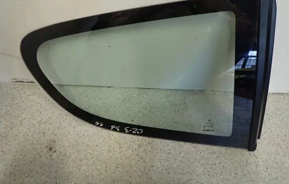 Mitsubishi Colt Side middle window/glass 