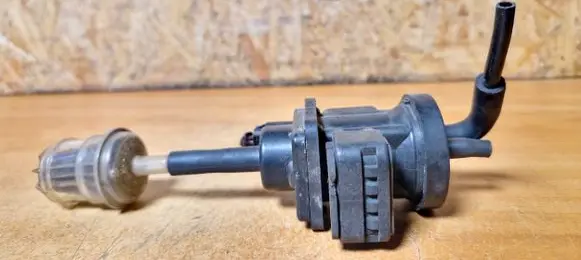 Mercedes-Benz S W220 Turbo solenoid valve 0005450427