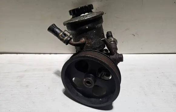 Toyota Corolla Verso E121 Power steering pump 12180