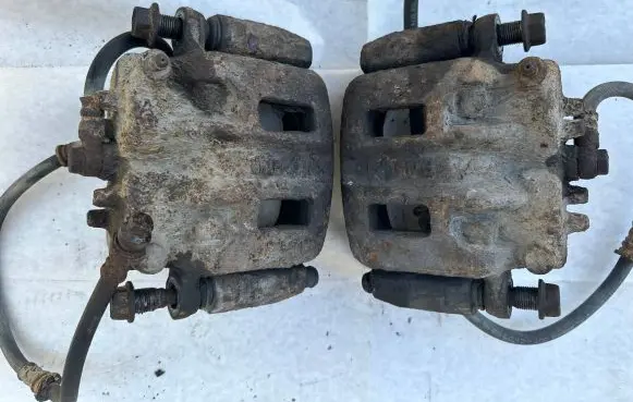 Mitsubishi Pajero Front brake caliper MR510538 MR510537