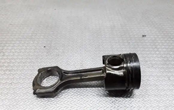 KIA Cerato Piston with connecting rod