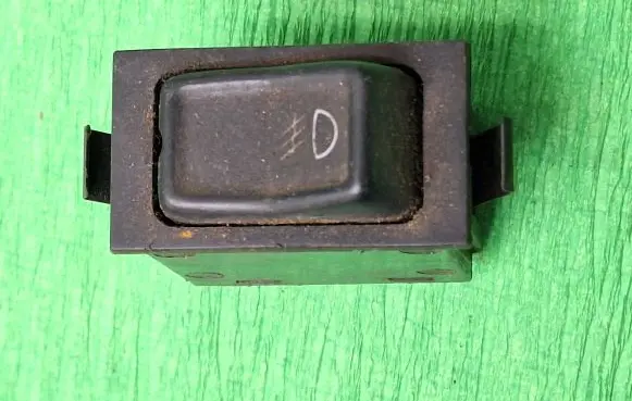 Volkswagen Polo II 86C 2F Other switches/knobs/shifts 321941535