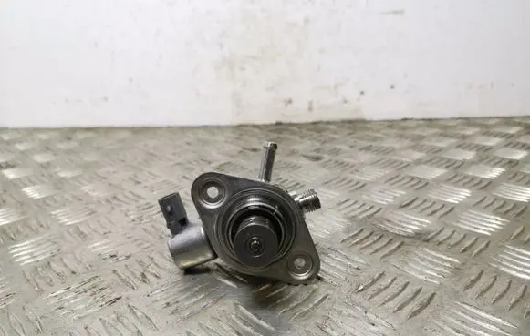 Suzuki SX4 S-Cross Fuel injection high pressure pump 0261520391