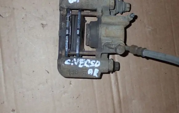 Toyota Corolla Verso E121 Front brake caliper