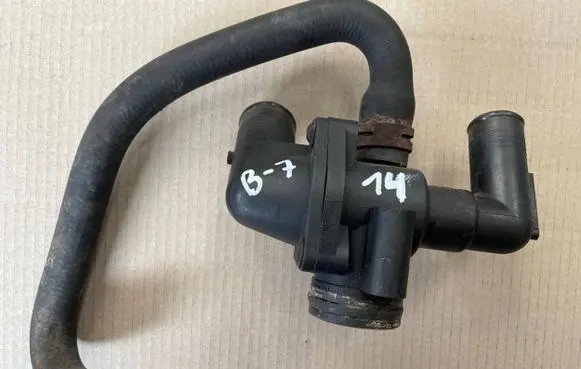 Thermostat/thermostat housing