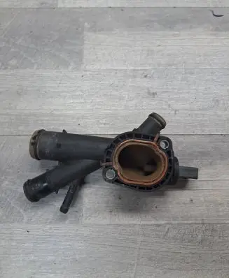 Volkswagen PASSAT B7 Engine coolant pipe/hose 03L121131AA