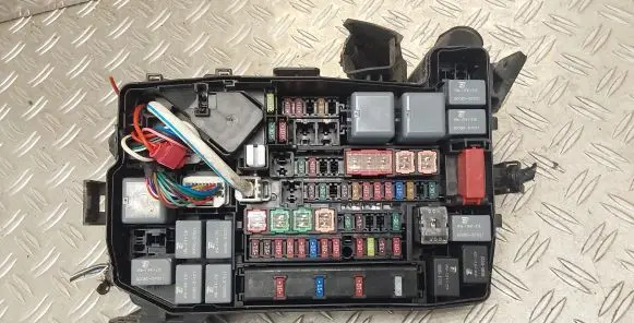 Toyota Auris E180 Fuse box set