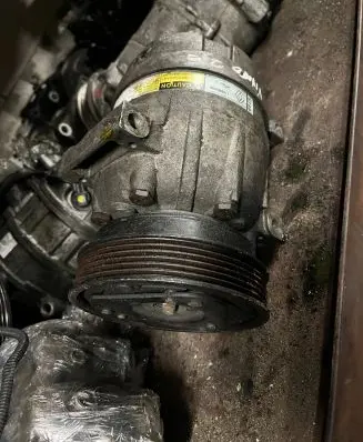 Opel Vivaro Air conditioning (A/C) compressor (pump) 7700103536