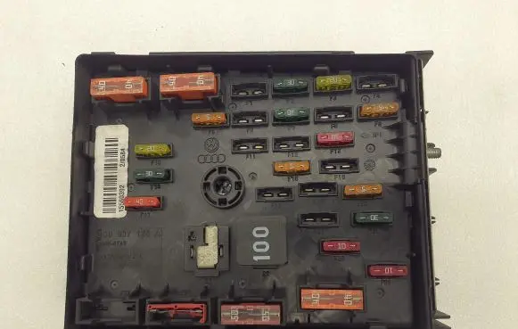 Volkswagen PASSAT B7 Fuse box set 3C0937125A 63595743