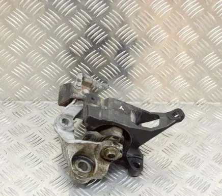 Mazda 6 Engine mount bracket